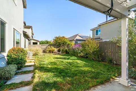 Exterior - 549 Honeysuckle Dr, Vacaville, CA 95687 photo 8 of 17