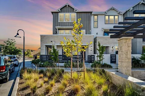 238 Semillon Ln, Santa Rosa, CA 95403