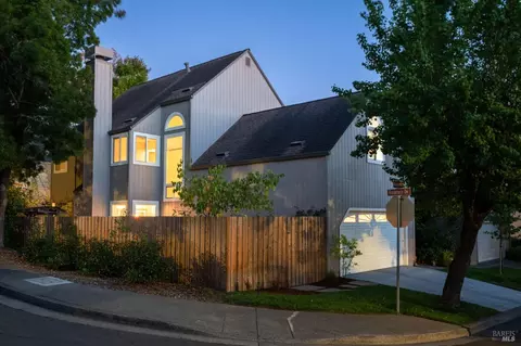 1372 Meadow Ct, Healdsburg, CA 95448