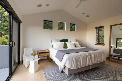 Bedroom - 18600 Fitzpatrick Ln, Occidental, CA 95465 photo 3 of 3
