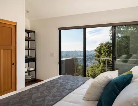 Bedroom - 18600 Fitzpatrick Ln, Occidental, CA 95465 photo 2 of 3