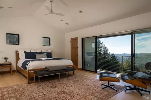 Bedroom - 18600 Fitzpatrick Ln, Occidental, CA 95465 photo 1 of 3