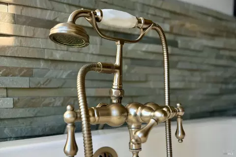 Bath - 18600 Fitzpatrick Ln, Occidental, CA 95465 photo 5 of 6