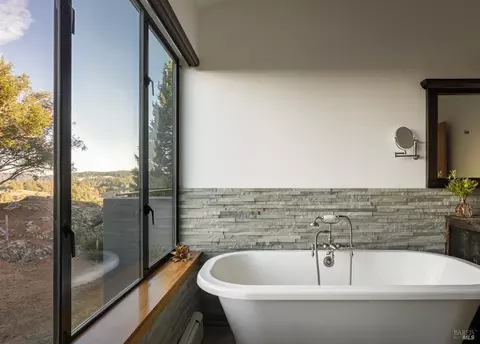 Bath - 18600 Fitzpatrick Ln, Occidental, CA 95465 photo 4 of 6