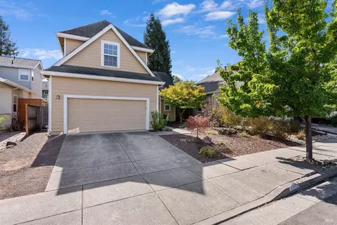2278 Claiborne Cir, Santa Rosa, CA 95403