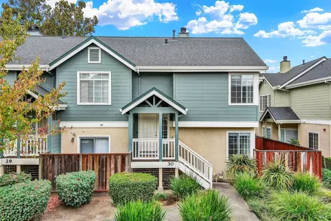 30 Manchester Ln, Fairfield, CA 94533