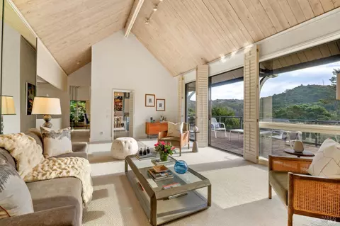 341 Carrera Dr, Mill Valley, CA 94941 photo 4