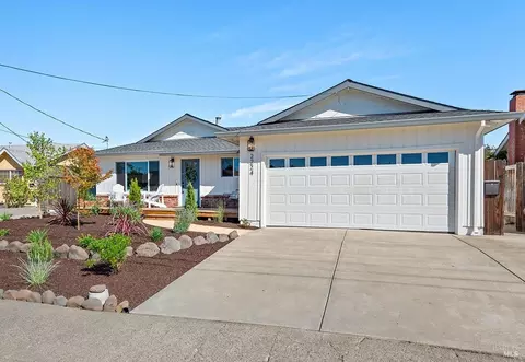 2224 Santa Fe Dr, Santa Rosa, CA 95405
