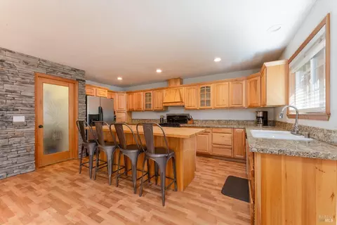 1776 Ridge Rd, Ukiah, CA 95482