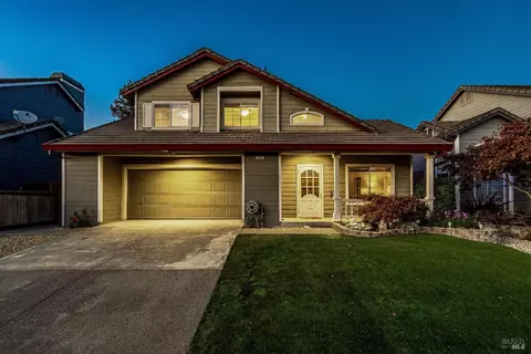 9442 Lazy Creek Dr, Windsor, CA 95492