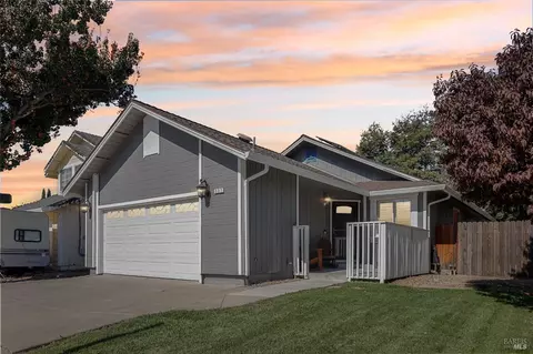 337 Zachary Dr, Vacaville, CA 95687