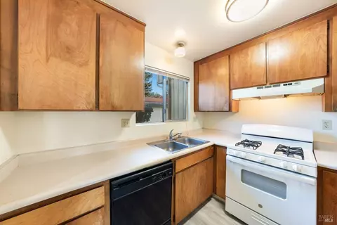 Kitchen - 960 Marlene St, Ukiah, CA 95482 photo 1 of 3