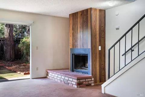 Living - 960 Marlene St, Ukiah, CA 95482 photo 3 of 4