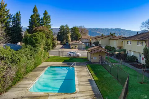 Exterior - 960 Marlene St, Ukiah, CA 95482 photo 4 of 16