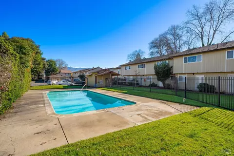 Exterior - 960 Marlene St, Ukiah, CA 95482 photo 5 of 16