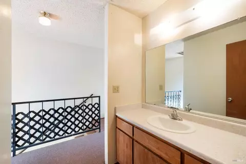 Bath - 960 Marlene St, Ukiah, CA 95482 photo 4 of 7