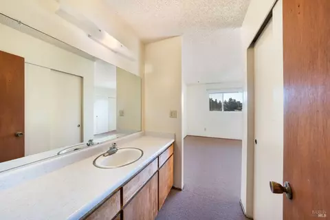 Bath - 960 Marlene St, Ukiah, CA 95482 photo 1 of 7