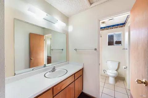 Bath - 960 Marlene St, Ukiah, CA 95482 photo 7 of 7