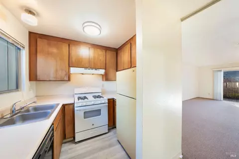 Kitchen - 960 Marlene St, Ukiah, CA 95482 photo 2 of 3