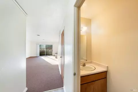 Entry Way - 960 Marlene St, Ukiah, CA 95482 photo 2 of 3