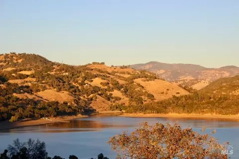 5691 Lake Ridge Dr, Ukiah, CA 95482