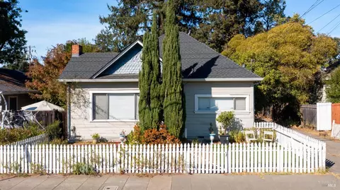 705 Tupper St, Santa Rosa, CA 95404