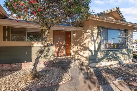 705 Crinella Dr, Petaluma, CA 94954