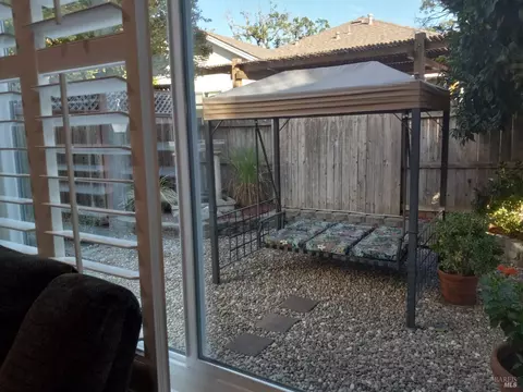 8720 Beverly Ln, Windsor, CA 95492 photo 13
