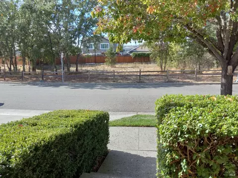 8720 Beverly Ln, Windsor, CA 95492 photo 3