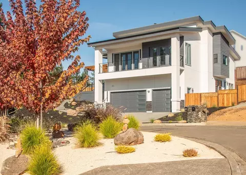 1997 Tall Pine Cir, Santa Rosa, CA 95403