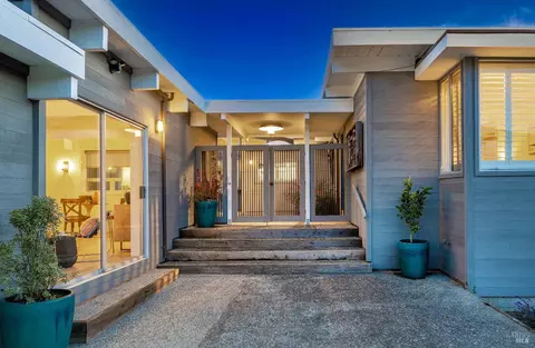 122 Seadrift Rd, Stinson Beach, CA 94970