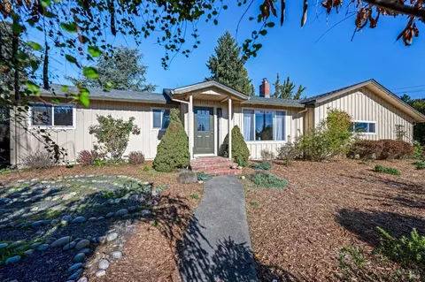 7816 Apple Blossom Ln, Sebastopol, CA 95472