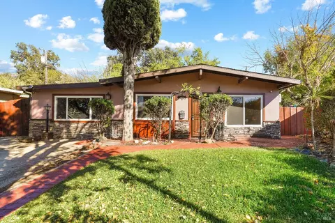 257 Circle Dr, Vacaville, CA 95688
