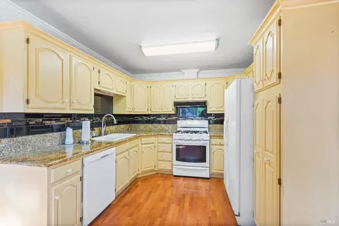 257 Circle Dr, Vacaville, CA 95688 photo 5