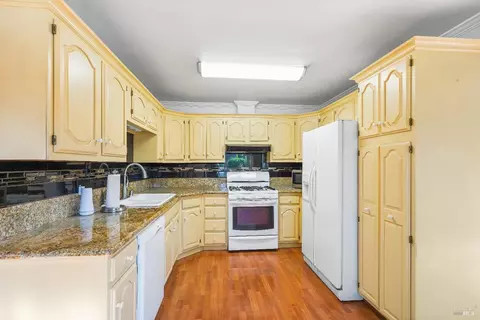 257 Circle Dr, Vacaville, CA 95688 photo 6