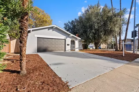 Exterior - 2000 Cormorant Dr, Fairfield, CA 94533 photo 2 of 7
