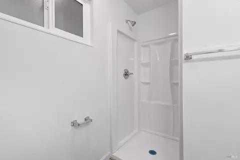 Bath - 2000 Cormorant Dr, Fairfield, CA 94533 photo 4 of 4