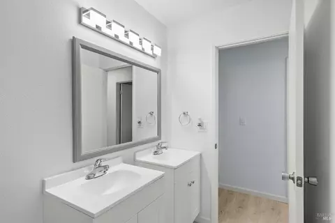 Bath - 2000 Cormorant Dr, Fairfield, CA 94533 photo 1 of 4