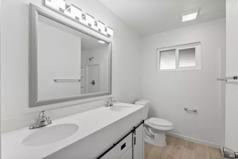 Bath - 2000 Cormorant Dr, Fairfield, CA 94533 photo 3 of 4