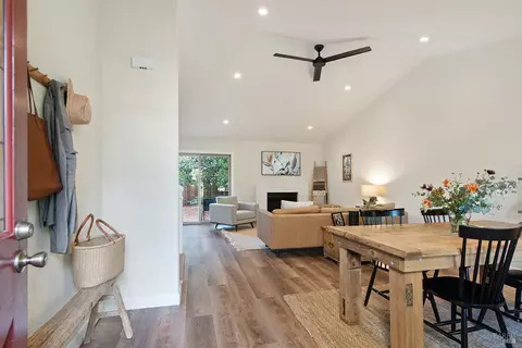 806 Canary Ct, Healdsburg, CA 95448
