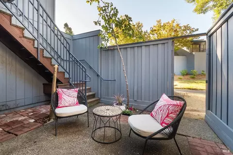 Exterior - 5 Deuce Ct, Fairfax, CA 94930 photo 3 of 7