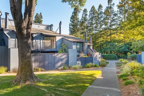 5 Deuce Ct, Fairfax, CA 94930