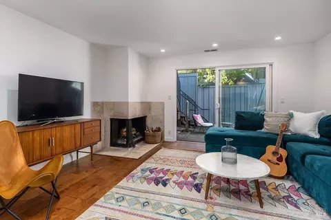 Living - 5 Deuce Ct, Fairfax, CA 94930 photo 2 of 4