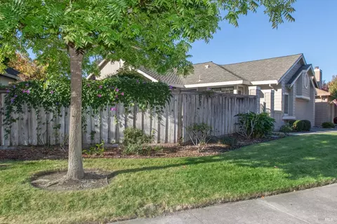 150 Saint James Dr, Sonoma, CA 95476 photo 2