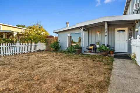 2379 Barry St, Napa, CA 94559