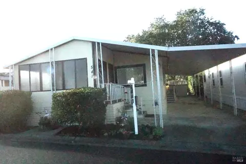 541 Colonial Park Dr, Santa Rosa, CA 95403