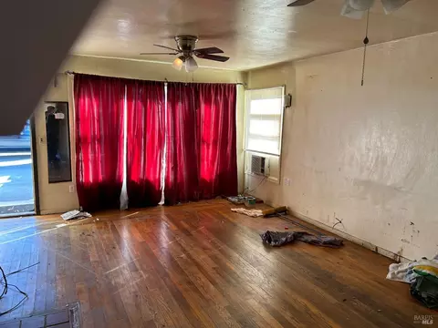 27 14th St, Vallejo, CA 94590 photo 2
