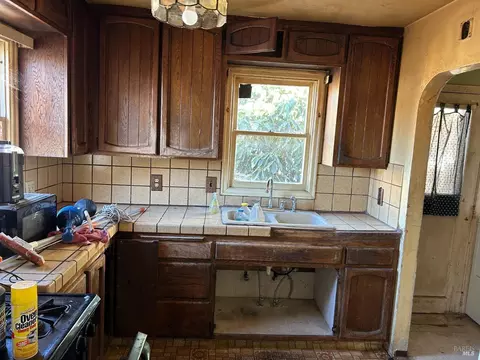 27 14th St, Vallejo, CA 94590 photo 3