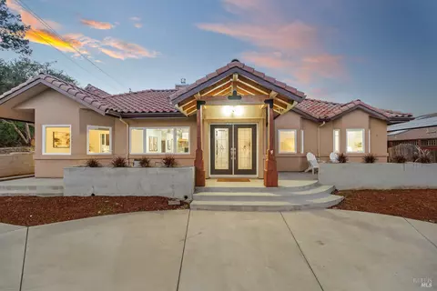 3521 Sleepy Hollow Dr, Santa Rosa, CA 95404