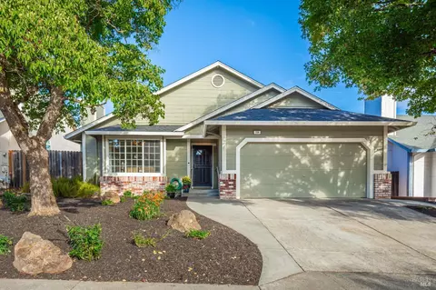 104 Wallace Ln, Cloverdale, CA 95425